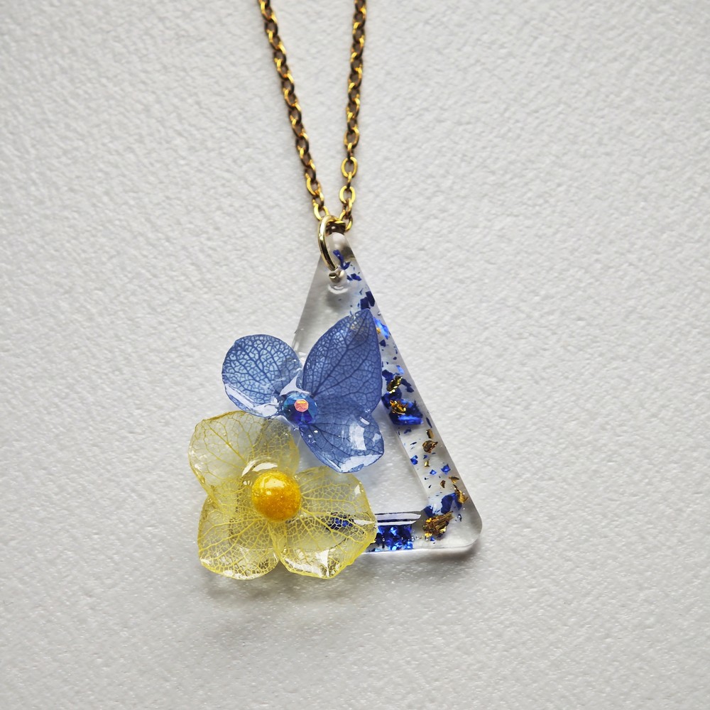 Blue and Yellow Flower Resin Necklace, Real Hydrangea Geometric Pendant, Vibrant Botanical Jewelry