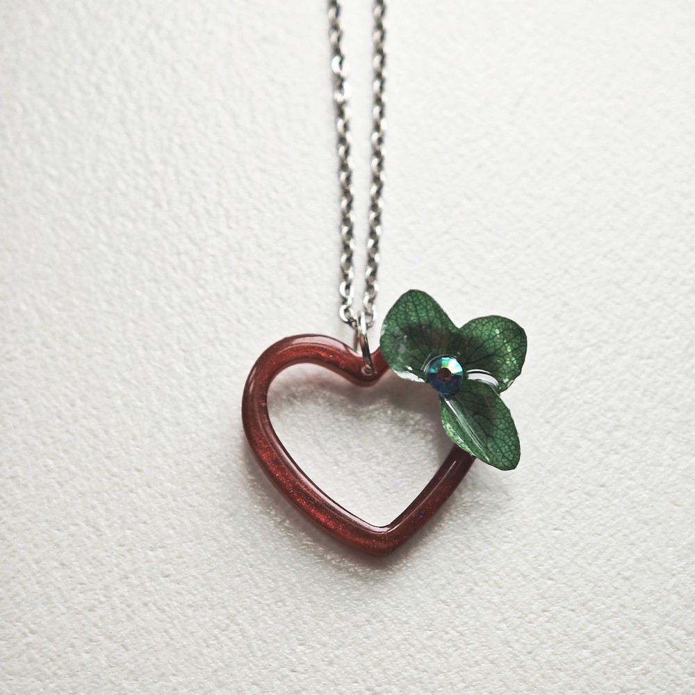 Real Hydrangea Heart Necklace, Resin Botanical Pendant with Dried Flowers, Handmade Shimmering Heart Jewelry