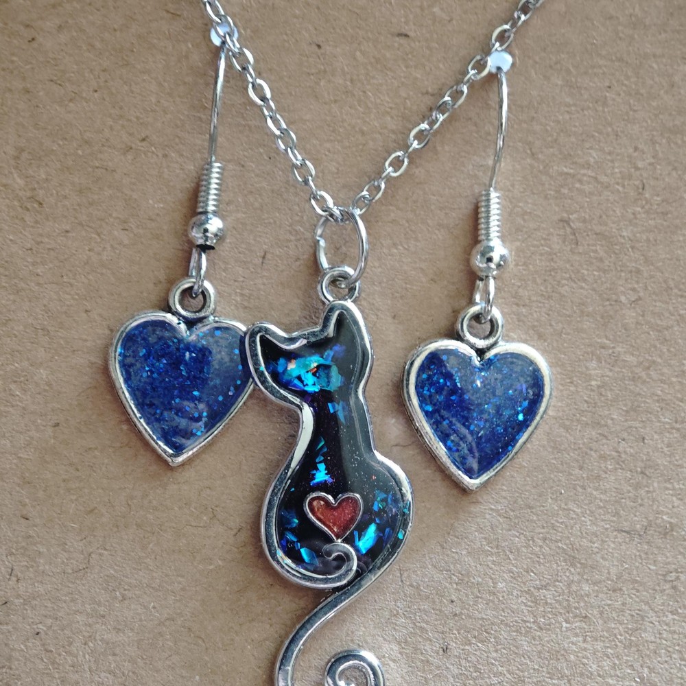 Jewelry Set Resin Pendant and Earrings with dried flowers
